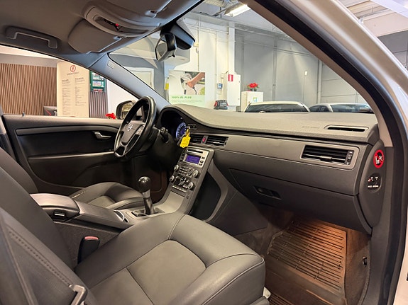 Volvo V70 19 of 24