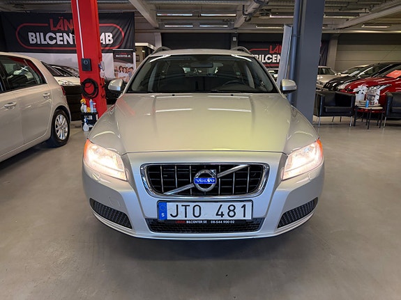 Volvo V70 3 of 24