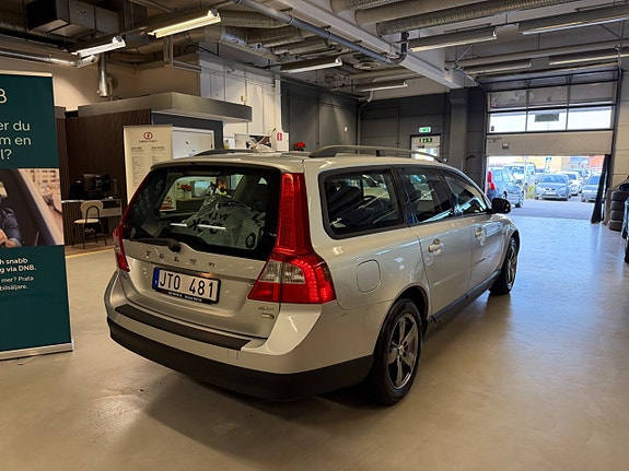 Volvo V70 5 of 24