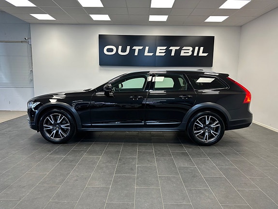 Volvo V90 Cross Country 2 of 5