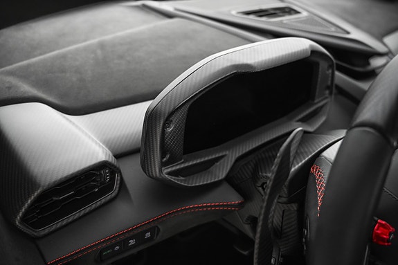 Lamborghini Revuelto 21 of 27