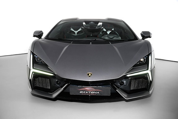 Lamborghini Revuelto 7 of 27