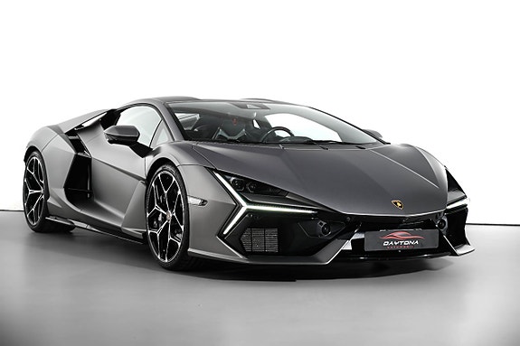 Lamborghini Revuelto 5 of 5
