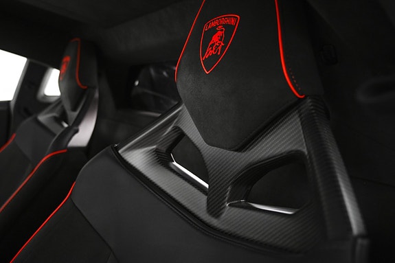 Lamborghini Revuelto 19 of 27