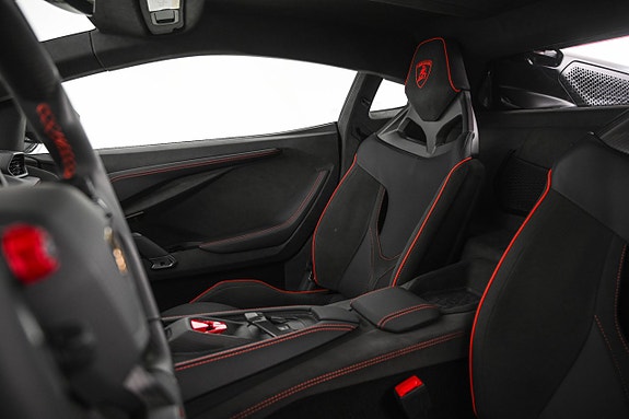 Lamborghini Revuelto 18 of 27