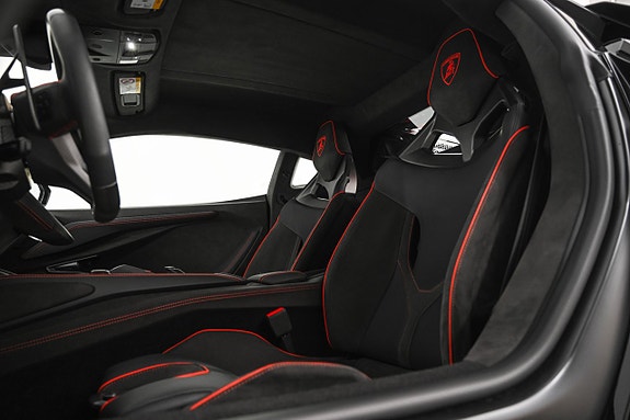 Lamborghini Revuelto 17 of 27