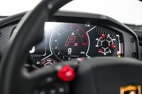 Lamborghini Revuelto 25 of 27