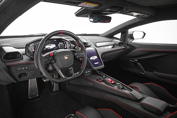 Lamborghini Revuelto 14 of 27