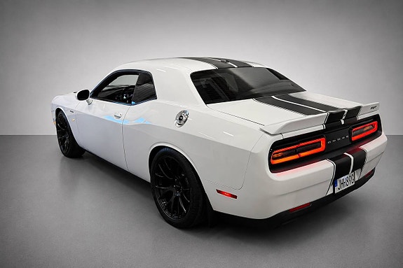 Dodge Challenger 3 of 5