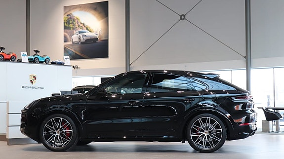 Porsche Cayenne 4 of 5
