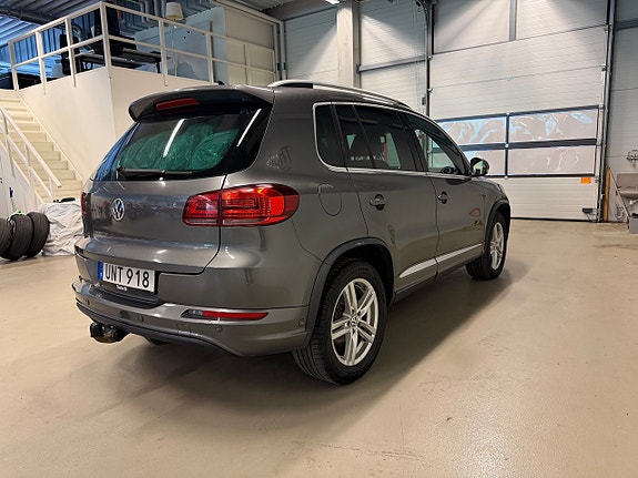 Volkswagen Tiguan 3 of 6