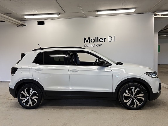 Volkswagen T-Cross 2 of 5