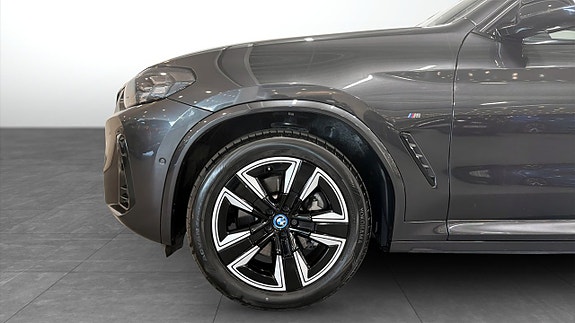 BMW iX3 9 of 15