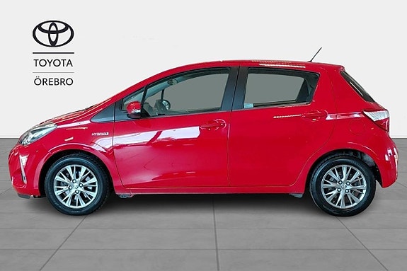 Toyota Yaris 3 of 5