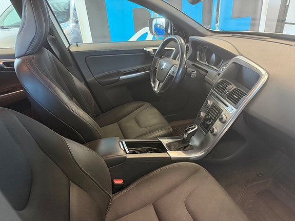 Volvo XC60 4 of 5