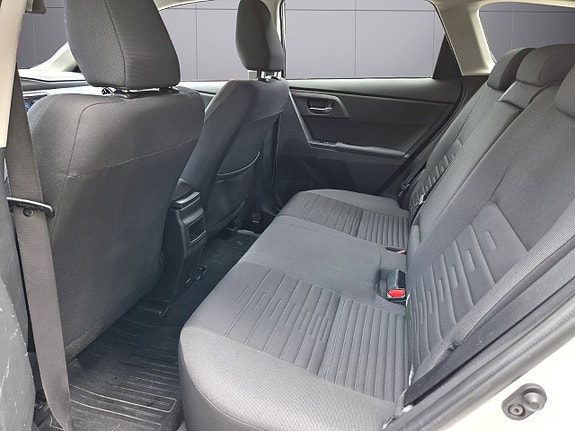 Toyota Auris 13 of 21