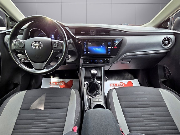 Toyota Auris 15 of 21