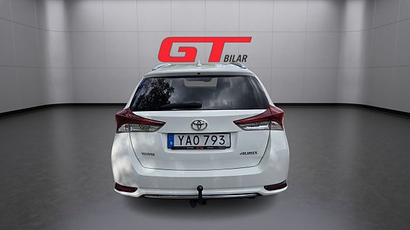Toyota Auris 7 of 21