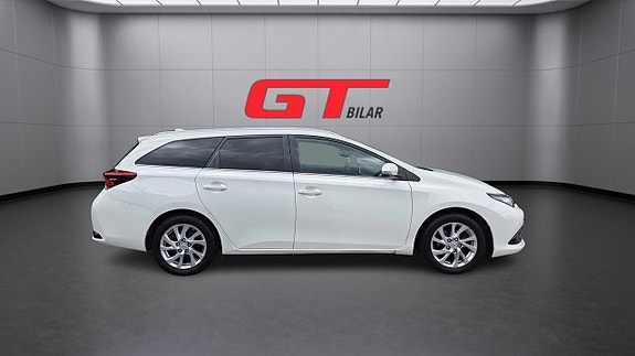Toyota Auris 9 of 21