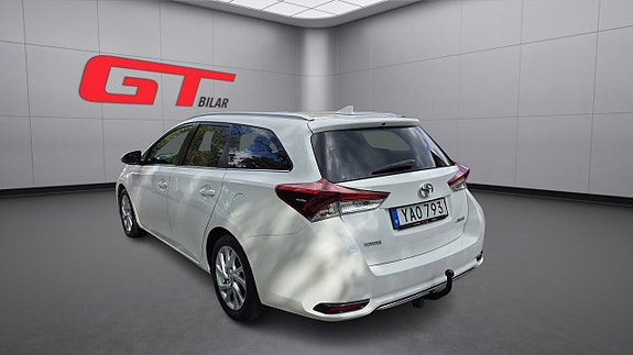 Toyota Auris 6 of 21