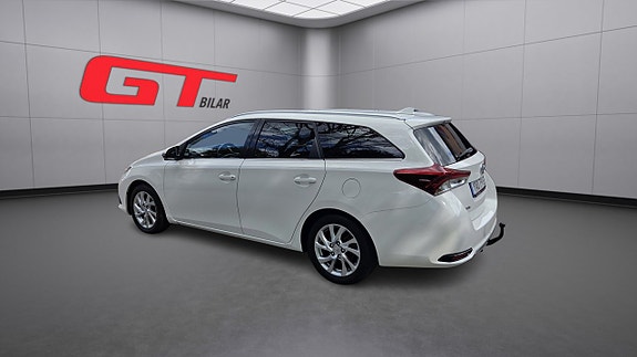 Toyota Auris 5 of 5