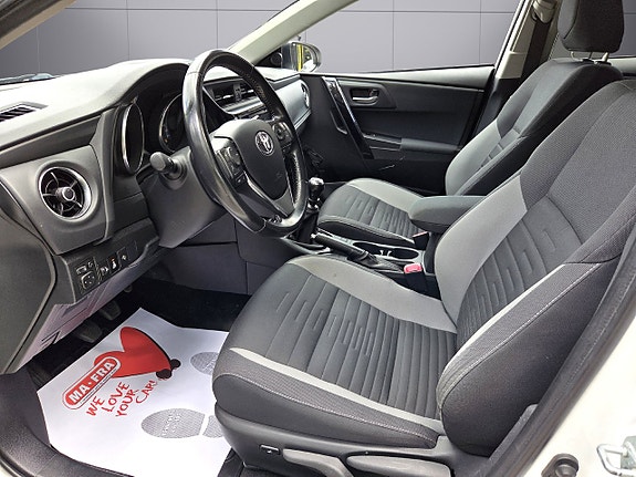 Toyota Auris 11 of 21