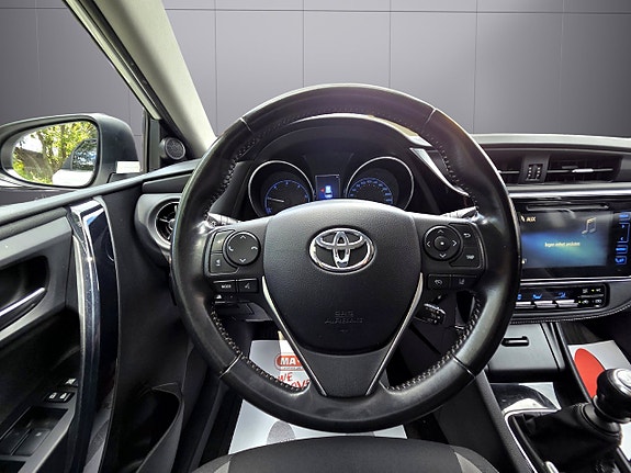 Toyota Auris 16 of 21