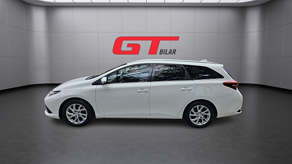 Toyota Auris 4 of 5