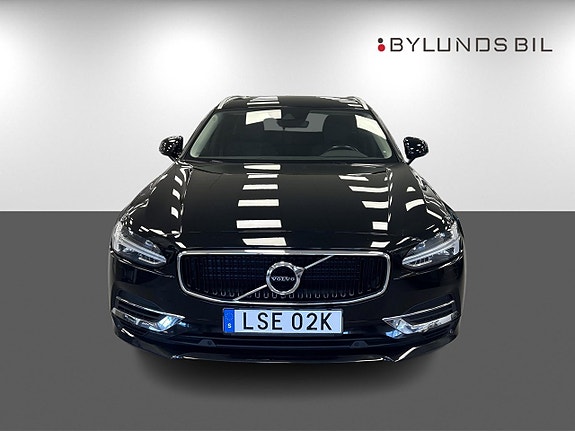 Volvo V90 2 of 5