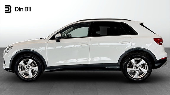 Audi Q3 2 of 5