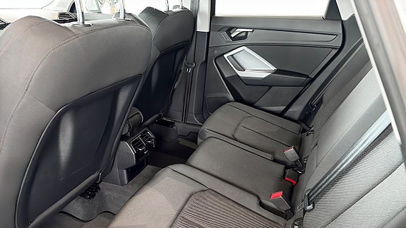 Audi Q3 11 of 16