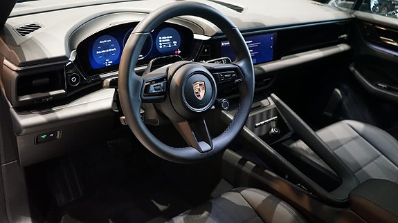 Porsche Macan 4 5 of 5