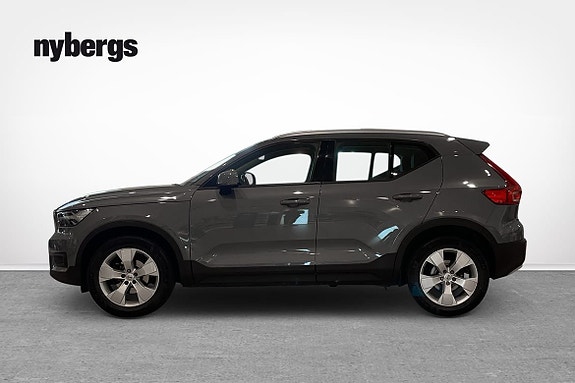 Volvo XC40 2 of 5