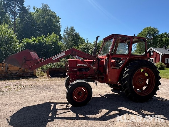 Traktor Volvo BM T 430 med frontlastare och s