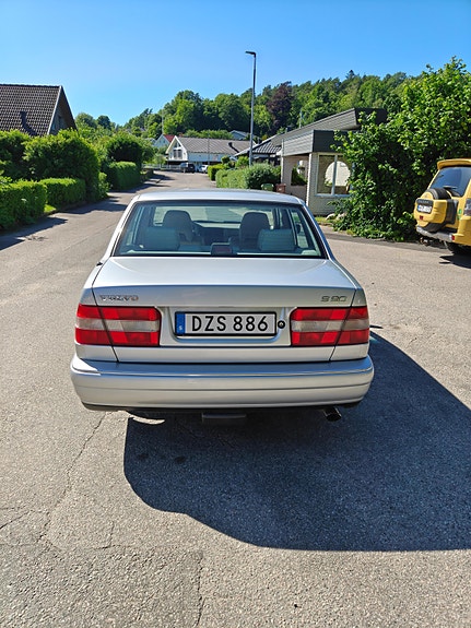 Volvo S90 2 of 5
