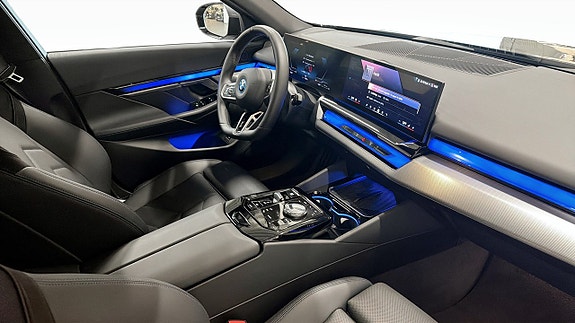 BMW 530e 3 of 5