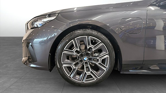 BMW 530e 9 of 12