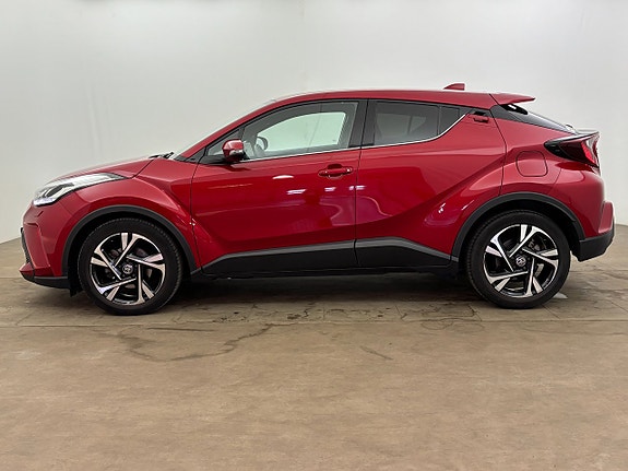 Toyota C-HR 3 of 5