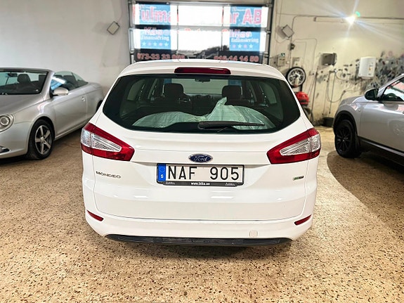 Ford Mondeo 12 of 12