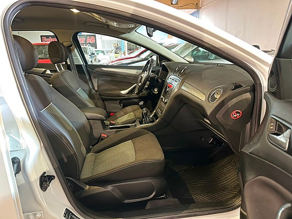 Ford Mondeo 11 of 12
