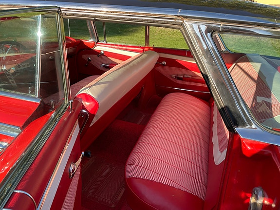 Chevrolet Impala 4 of 5