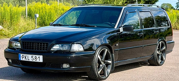 Volvo V70 3 of 5