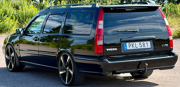 Volvo V70 4 of 5