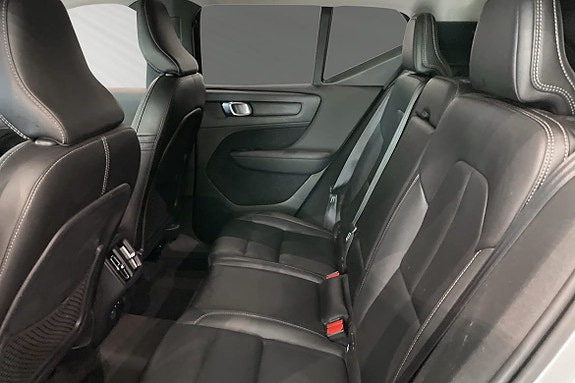 Volvo XC40 4 of 5