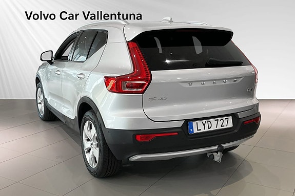 Volvo XC40 2 of 5