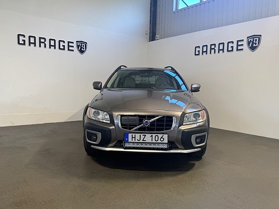 Volvo XC70 2 of 5