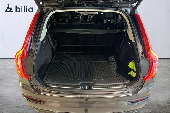 Volvo XC90 11 of 30
