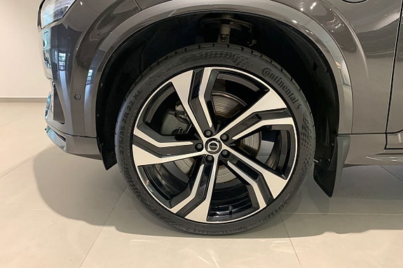 Volvo XC90 16 of 30