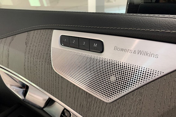 Volvo XC90 19 of 30