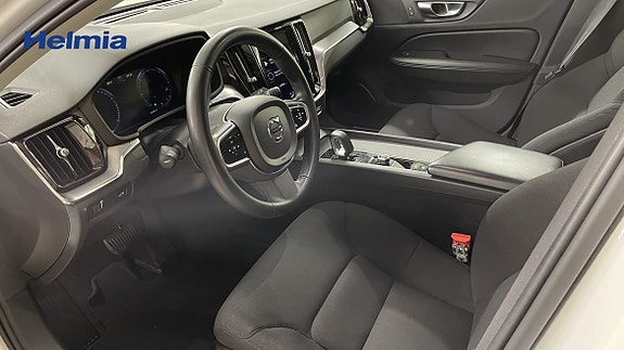 Volvo V60 Cross Country 7 of 11